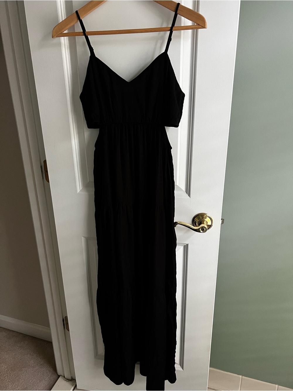 Elegant Black Side Cut-Out Tiered Maxi Dress S